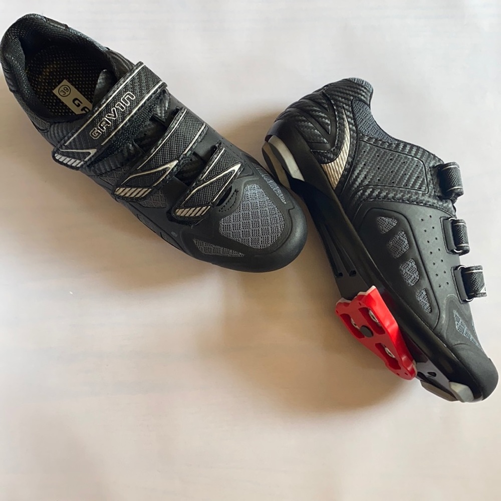 Women’s cycling shoes, delta clip attached